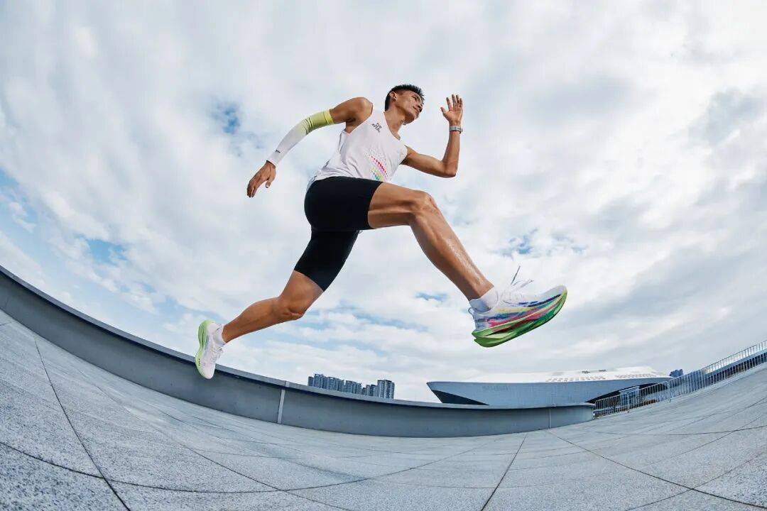 开云官方网站-中国马拉松跨入&amp;quot;205时代&amp;quot;背后，一款跑鞋的二十年押注